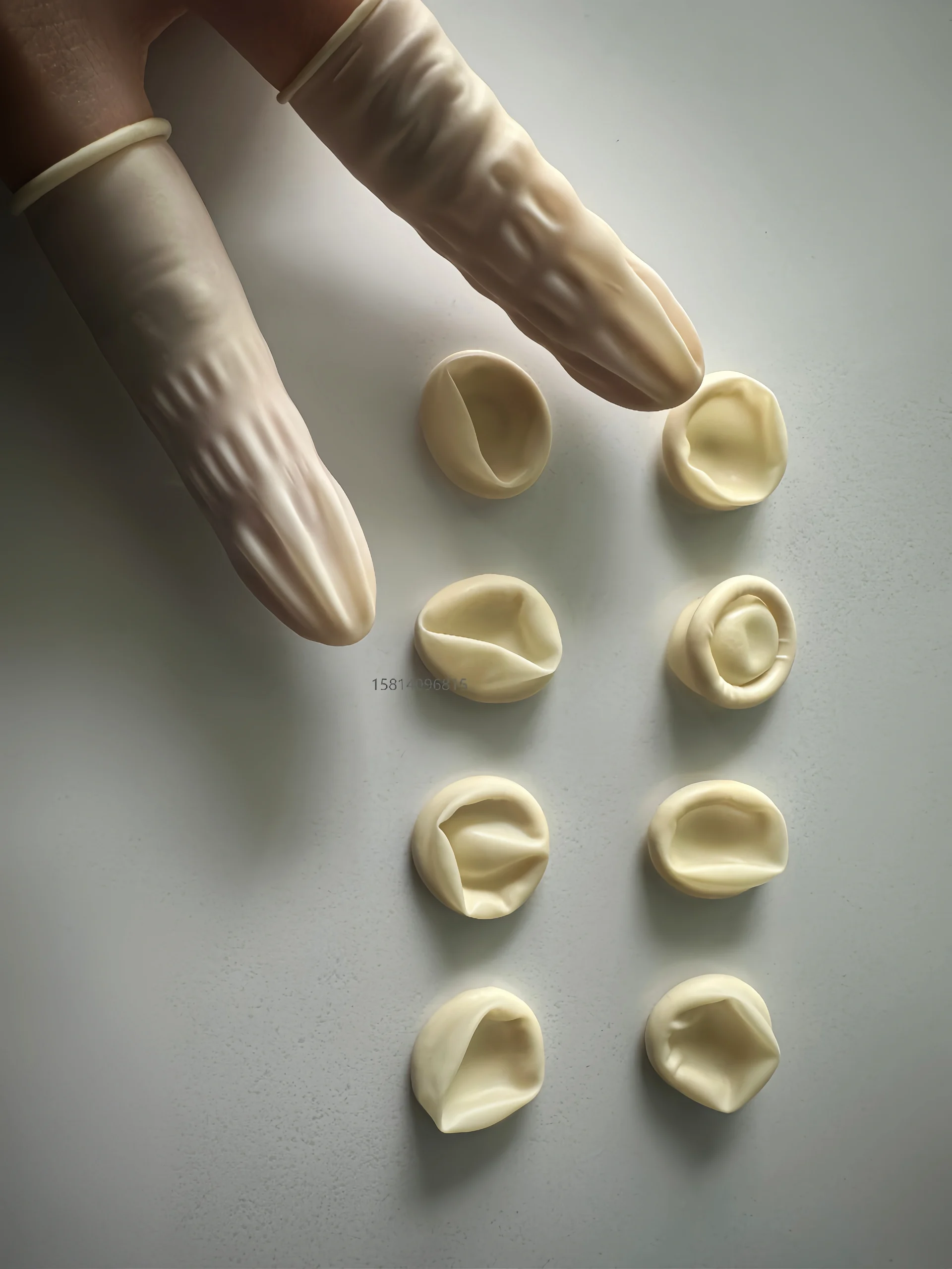 米黄色无卤手指套 | 防静电耐磨 | 无尘防滑 | 精密电子与净化作业用